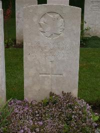 Etaples Military Cemetery - Baird, W R